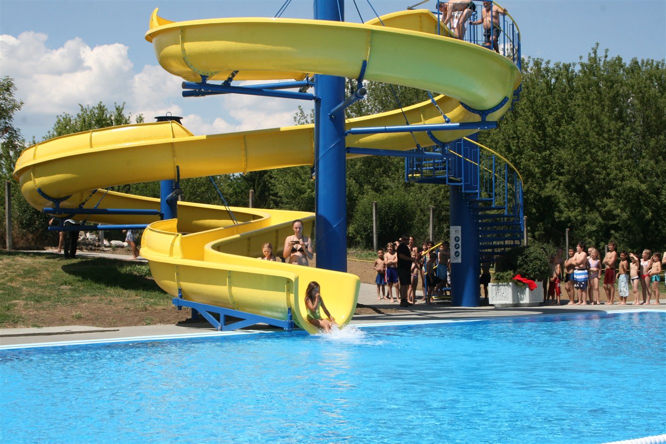 Přípravné práce na koupališti pro nadcházející sezónu